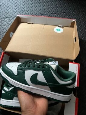 Nike Low-Top Sneakers in Green and White
